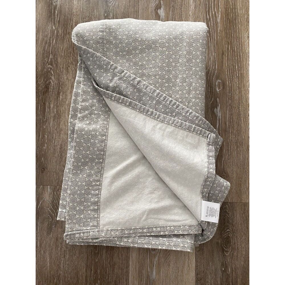 Threshold Flannel Snowflake Twin XL Bed Flat Top Sheet